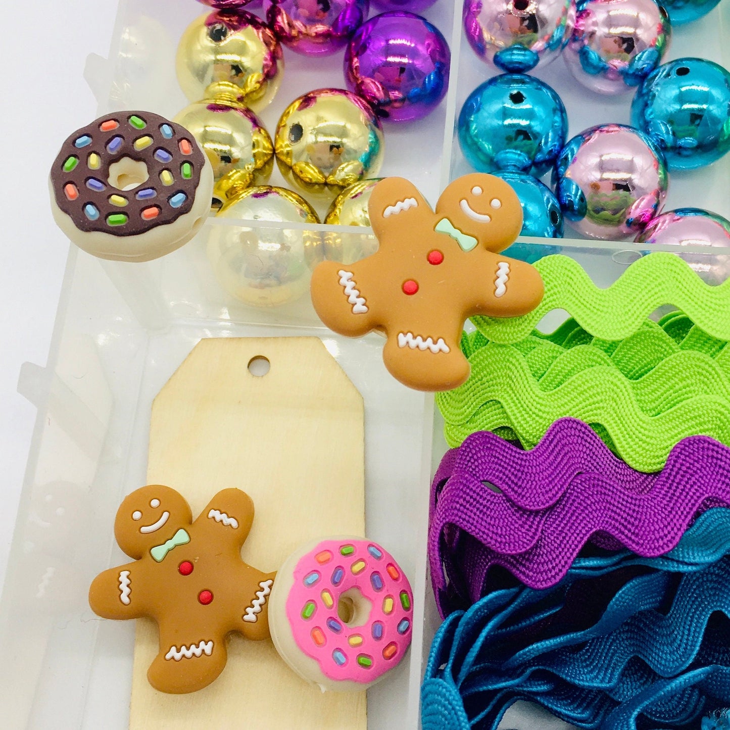 Gingerbread Ornament, Christmas Bead Garland DIY Kit, Acrylic Beads, Twine, Donut Bead, Craft Kit, Holiday Candy Theme, Home Decor, Ric Rac