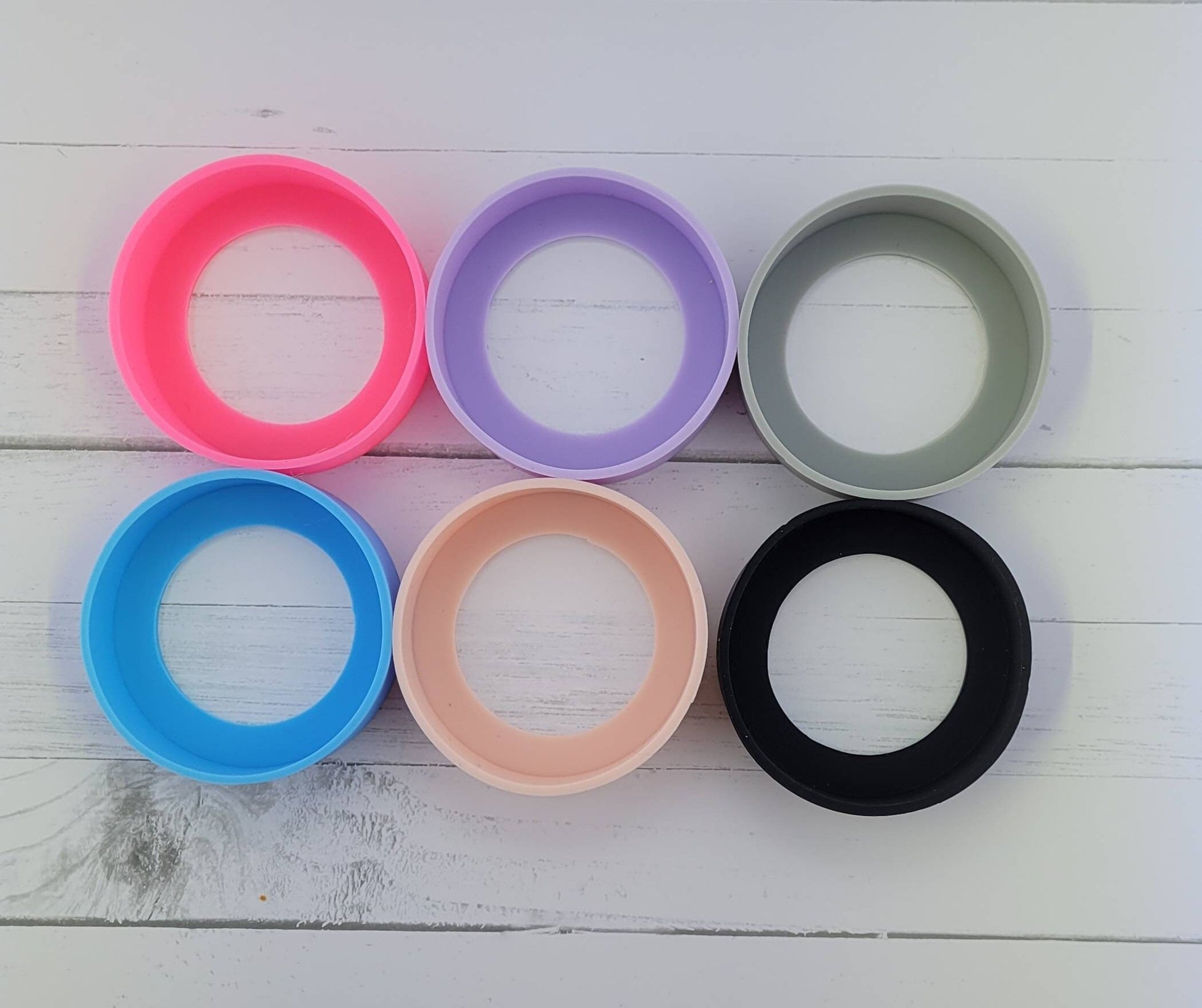 Medium Size Silicone Tumbler bumpers. Fits 20 oz Skinny tumblers -- 4 in 1 (14 oz) tumblers -- 12 oz Kids Water bottles!