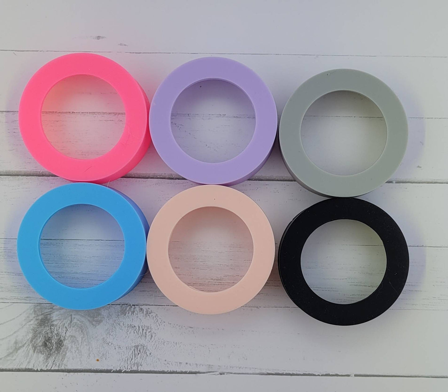 Medium Size Silicone Tumbler bumpers. Fits 20 oz Skinny tumblers -- 4 in 1 (14 oz) tumblers -- 12 oz Kids Water bottles!