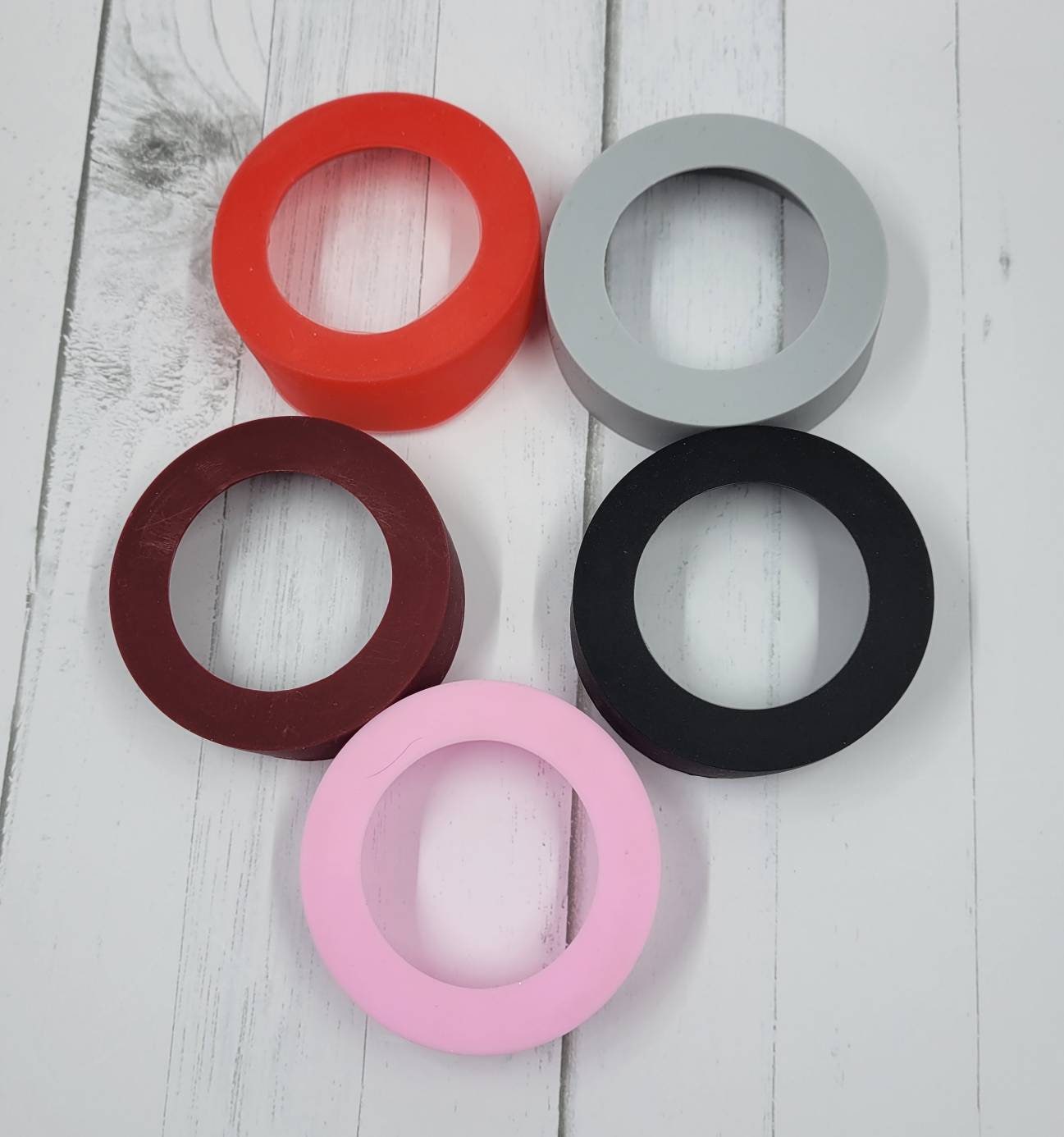 Small Size Silicone Tumbler bumpers. Fits MOST 12 oz Kids Tumblers & 8 oz Kid Tumblers.