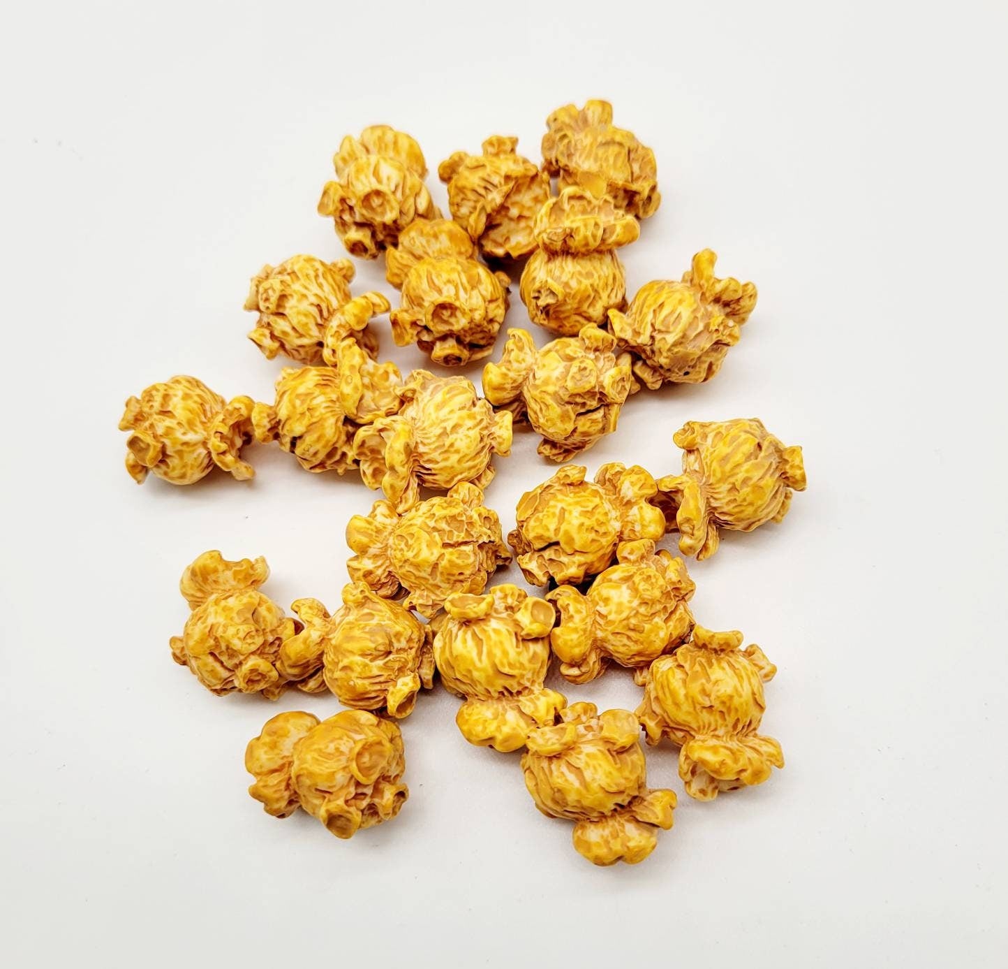 Caramel Popcorn, Fake Food, Faux Popcorn, Craft Popcorn, Decoden, Slime Crafts, Resin, Crafts For Jewelry, Resin Cabochons