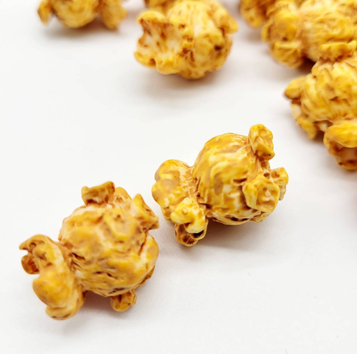 Caramel Popcorn, Fake Food, Faux Popcorn, Craft Popcorn, Decoden, Slime Crafts, Resin, Crafts For Jewelry, Resin Cabochons